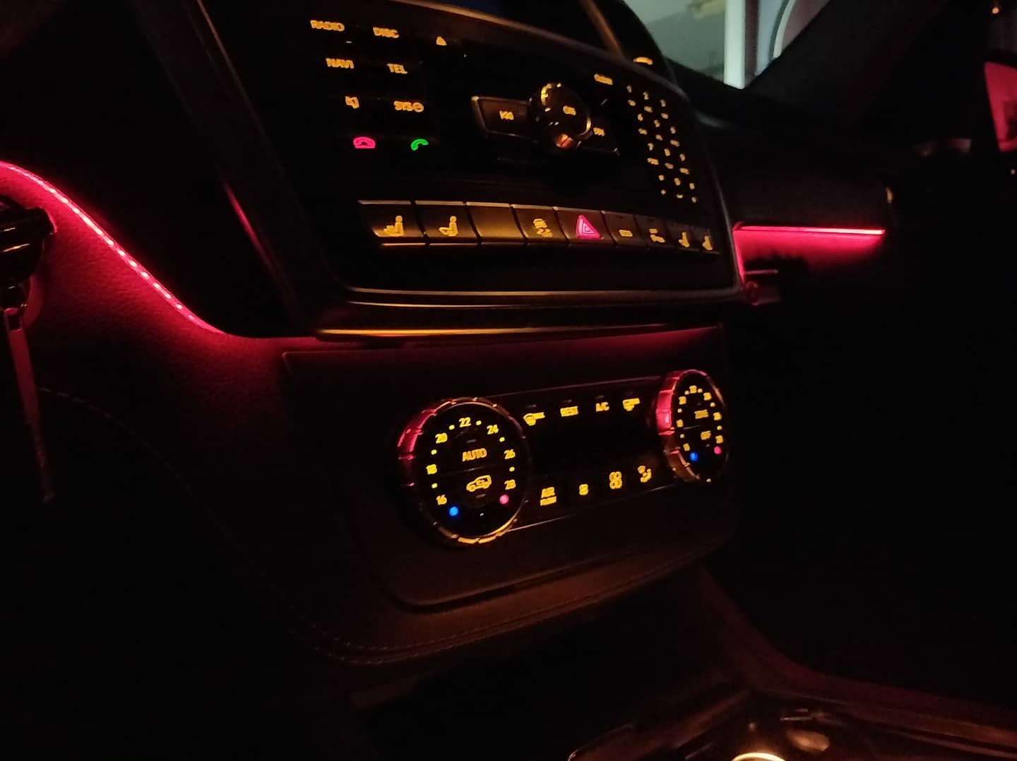 Купить подсветку мерседес. Штатная подсветка Mercedes-Benz gl. Подсветка салона Мерседес GLE. GLS 2016 подсветка салона. Подсветка салона Мазда GLE.